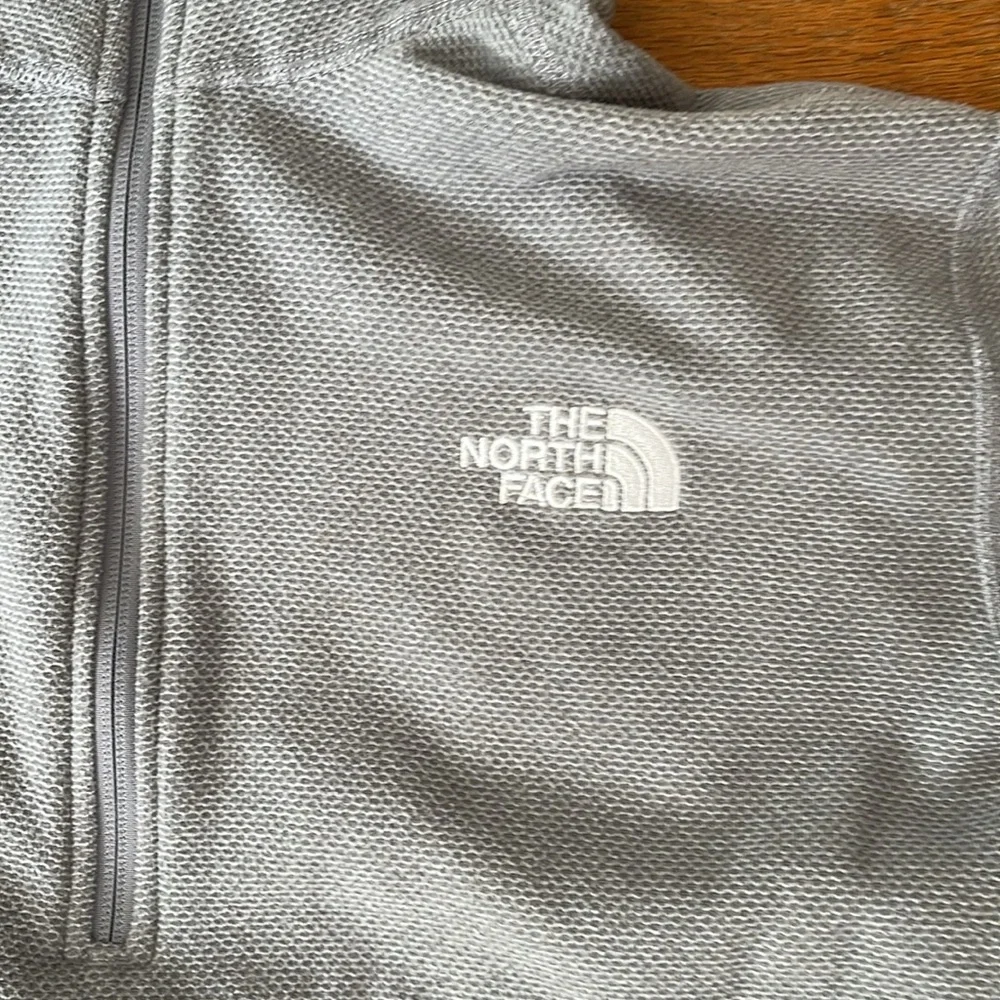 North Face 1/4 zip sweatshirt